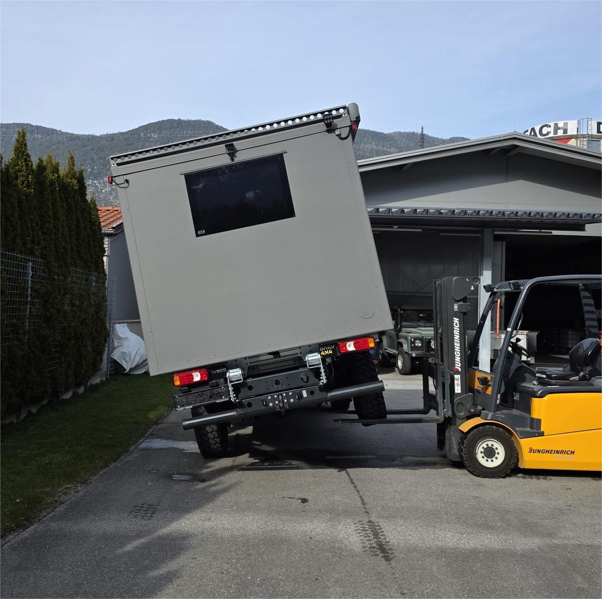 Hilfsrahmen kann Geländebeschaffenheit aufnehmen